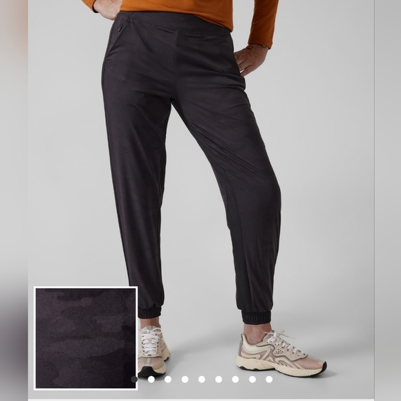 ATHLETA | Brooklyn lined camo jogger stretch athletic pants - Picture 9 of 10